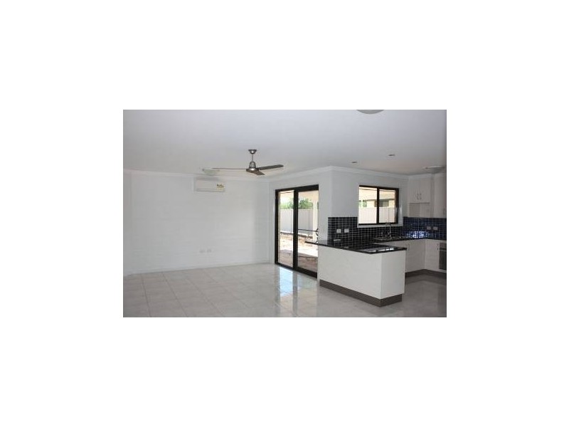 77 Loch Street, Emerald QLD 4720