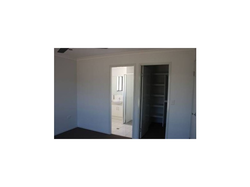 77 Loch Street, Emerald QLD 4720
