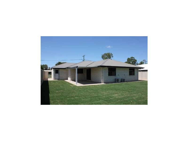 77 Loch Street, Emerald QLD 4720