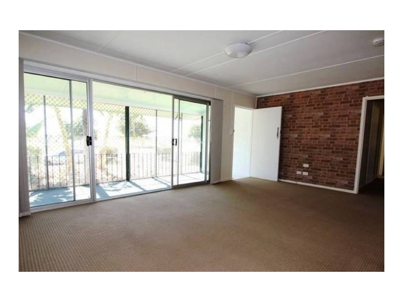 22 Racecourse Rd, Emerald QLD 4720