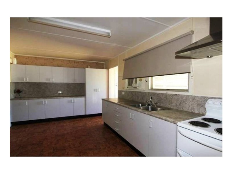 22 Racecourse Rd, Emerald QLD 4720