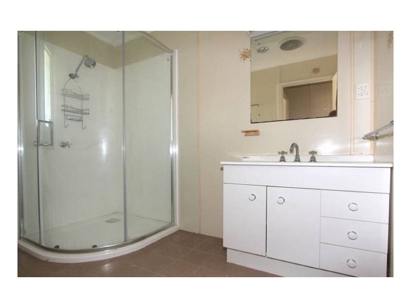 22 Racecourse Rd, Emerald QLD 4720