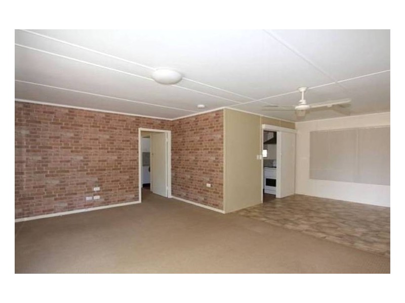 22 Racecourse Rd, Emerald QLD 4720
