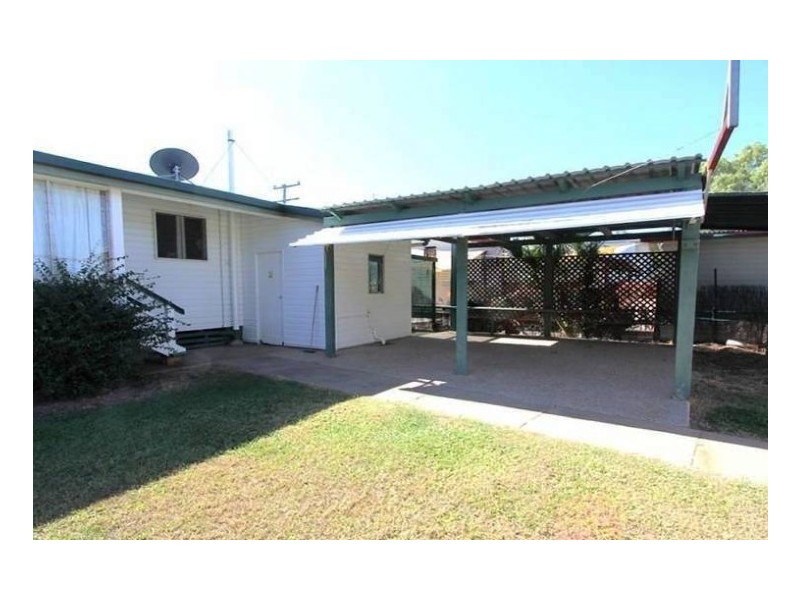 22 Racecourse Rd, Emerald QLD 4720