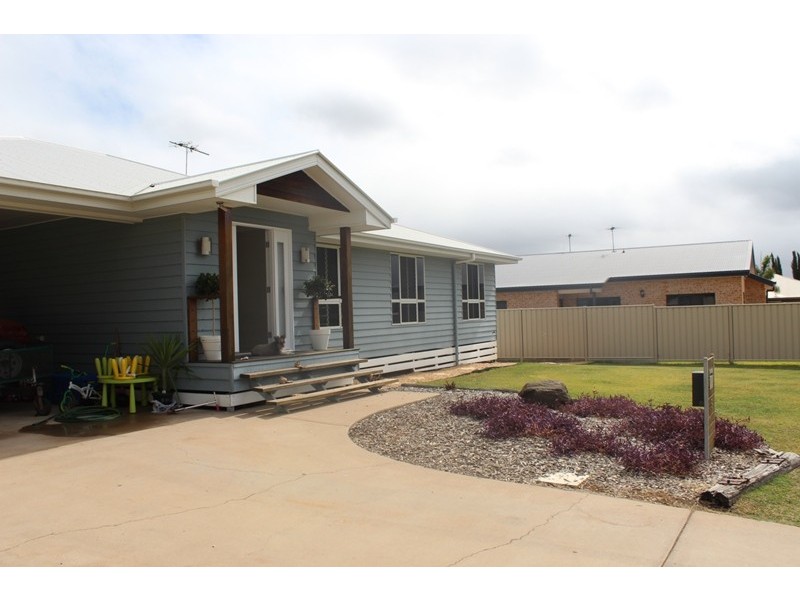 5 Mooney Crescent, Emerald QLD 4720