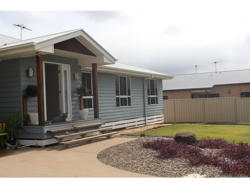 5 Mooney Crescent, Emerald QLD 4720