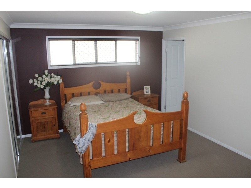 5 Mooney Crescent, Emerald QLD 4720