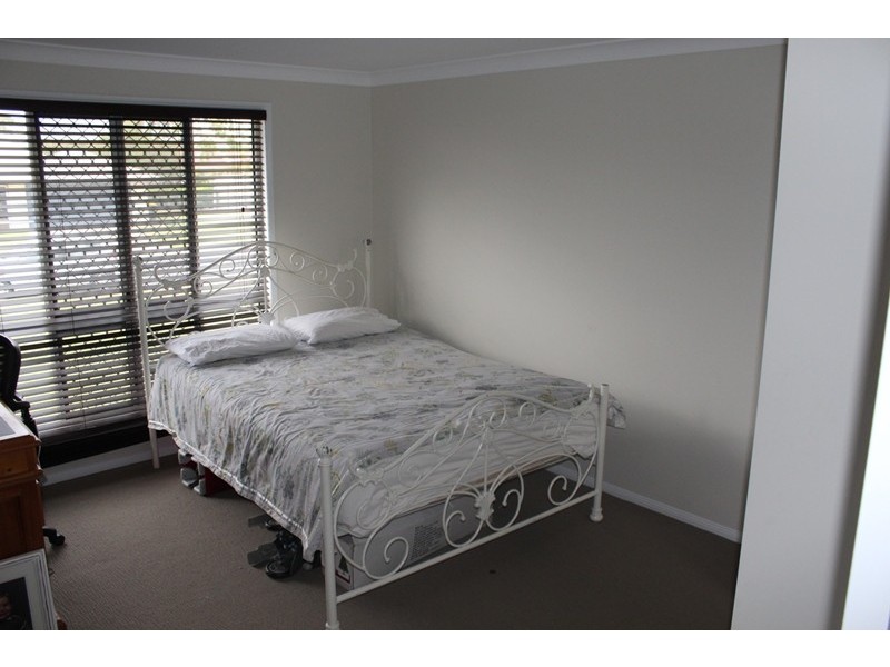 5 Mooney Crescent, Emerald QLD 4720