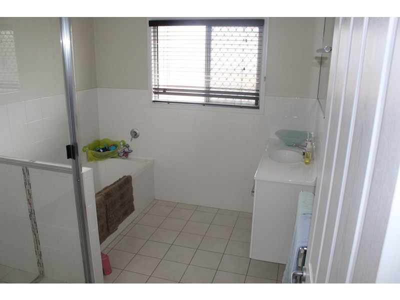 5 Mooney Crescent, Emerald QLD 4720