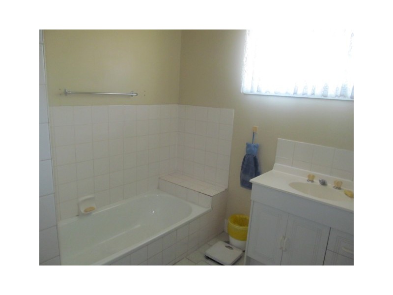 3 Hereford Place, Emerald QLD 4720