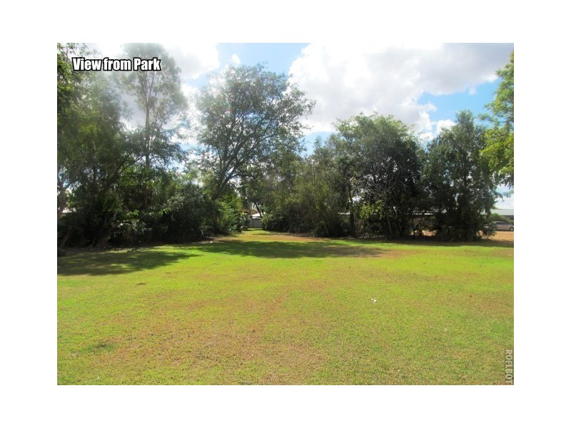 10 Skelton Place, Emerald QLD 4720