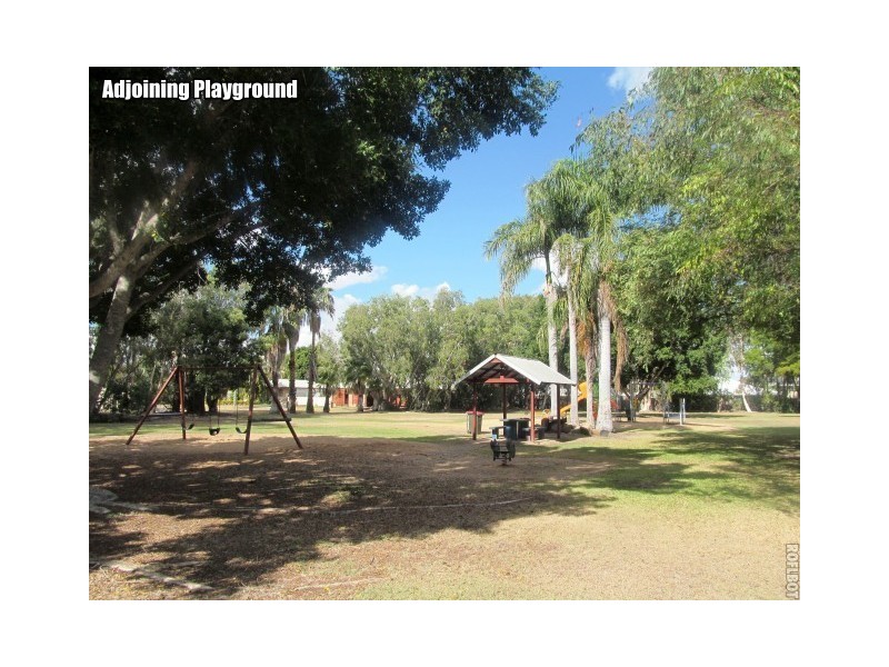 10 Skelton Place, Emerald QLD 4720