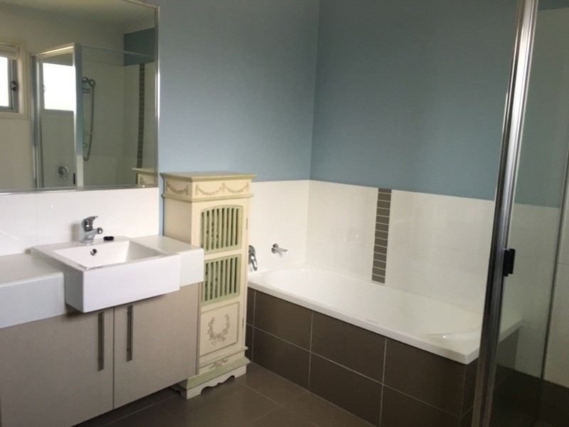 1/15-17 Roberts Street, Emerald QLD 4720