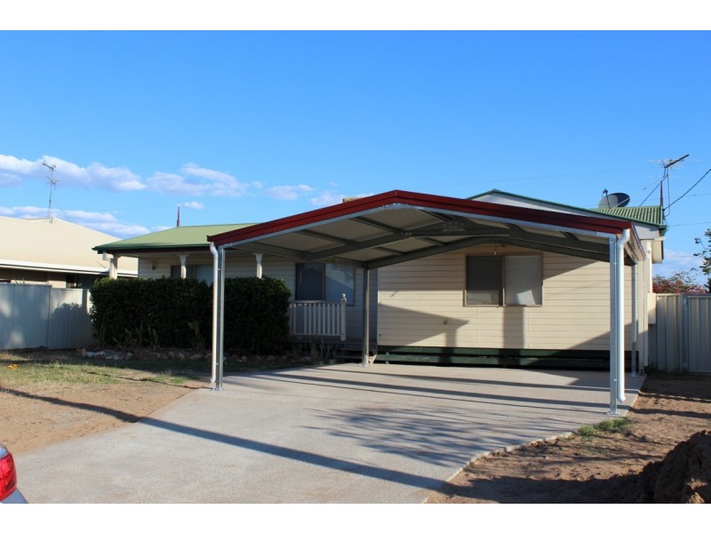 14 Cowan Crescent, Emerald QLD 4720