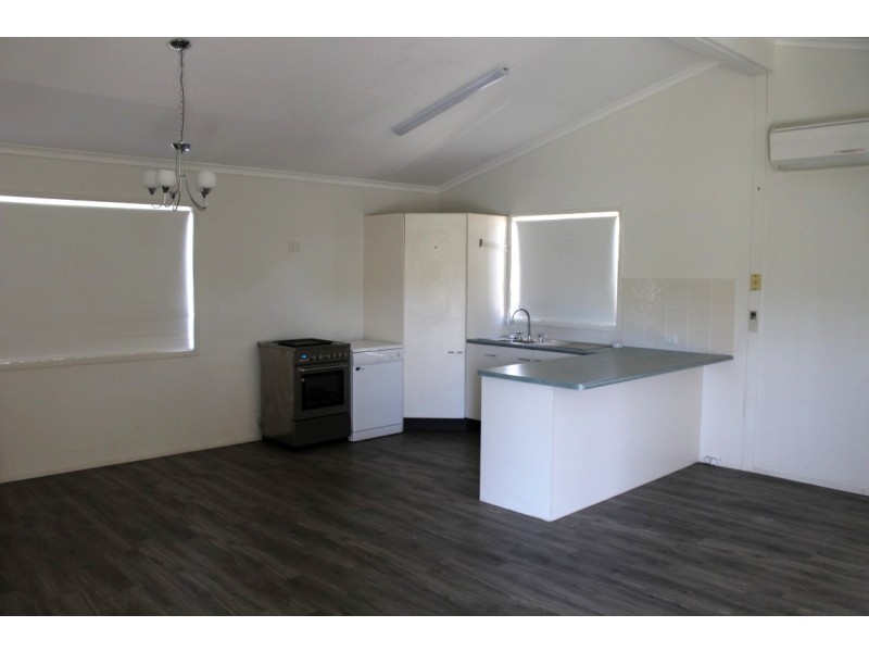 14 Cowan Crescent, Emerald QLD 4720