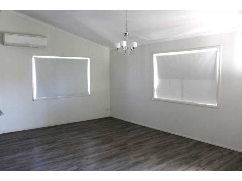 14 Cowan Crescent, Emerald QLD 4720