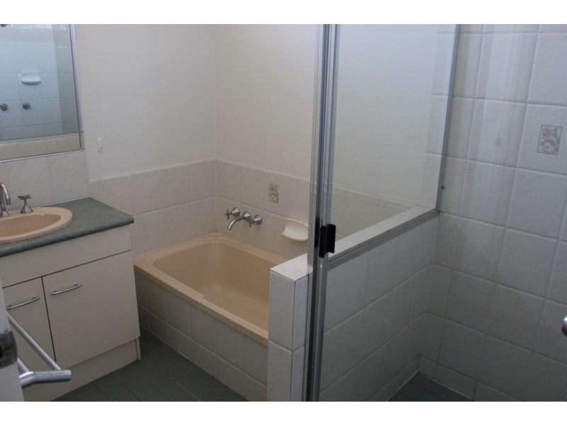 14 Cowan Crescent, Emerald QLD 4720
