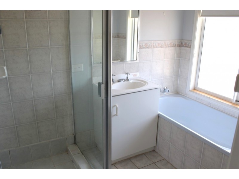 4 Kurrajong Close, Emerald QLD 4720
