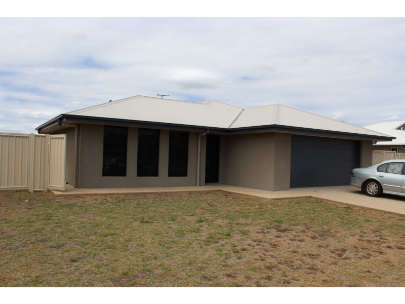 9 Thornton Street, Emerald QLD 4720