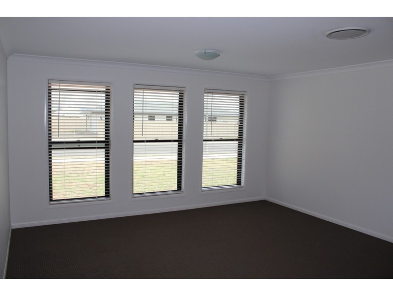 9 Thornton Street, Emerald QLD 4720