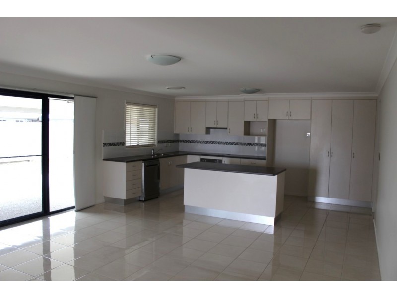 9 Thornton Street, Emerald QLD 4720