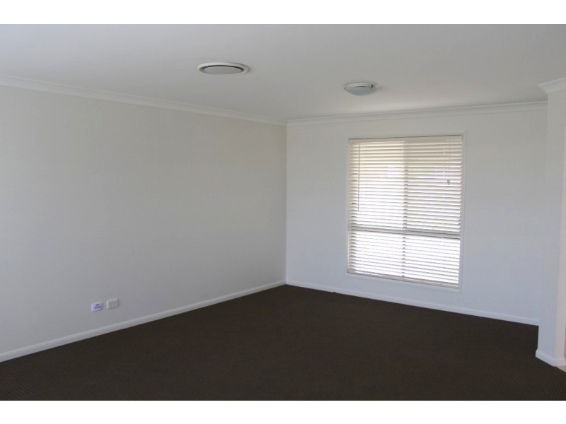 9 Thornton Street, Emerald QLD 4720