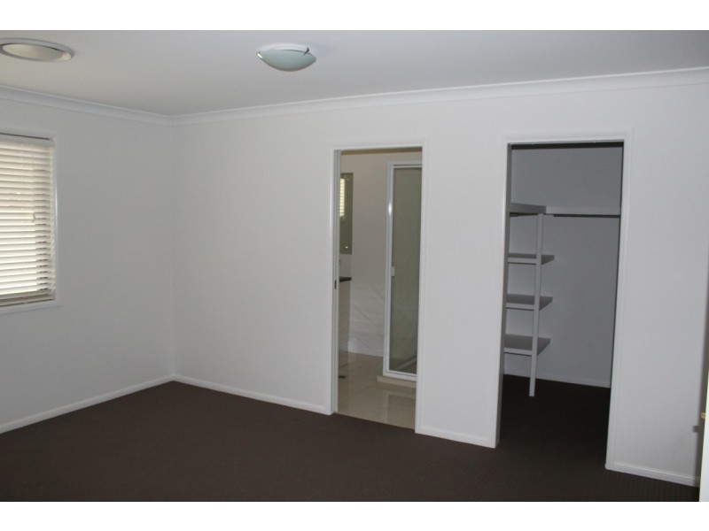 9 Thornton Street, Emerald QLD 4720