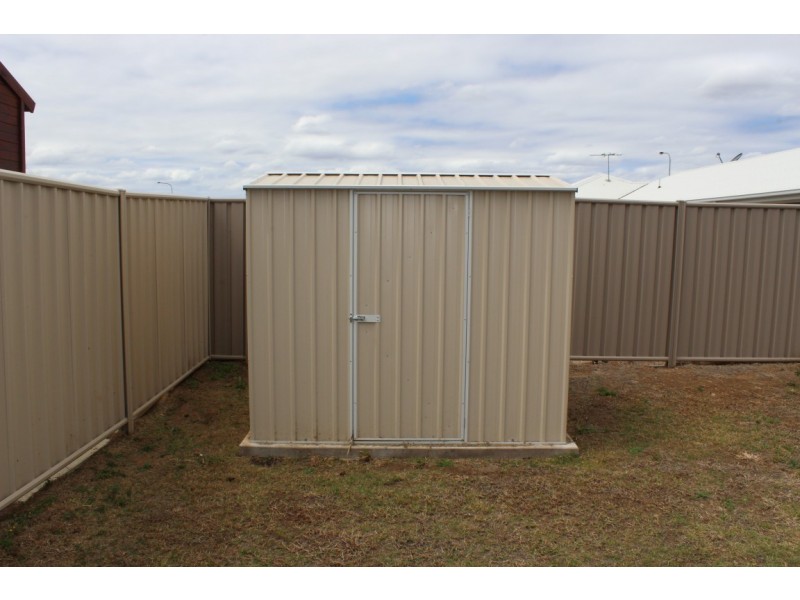9 Thornton Street, Emerald QLD 4720