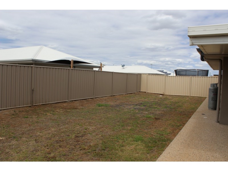9 Thornton Street, Emerald QLD 4720
