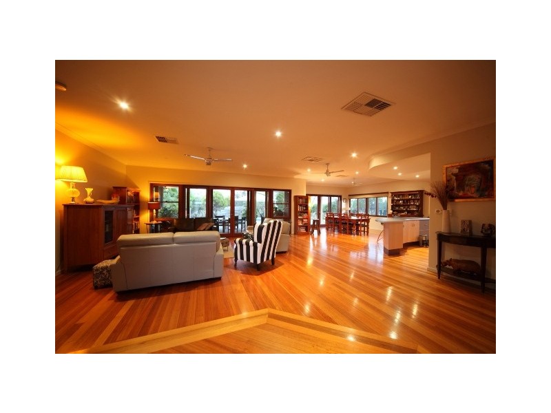 12 Coaker Dr, Emerald QLD 4720