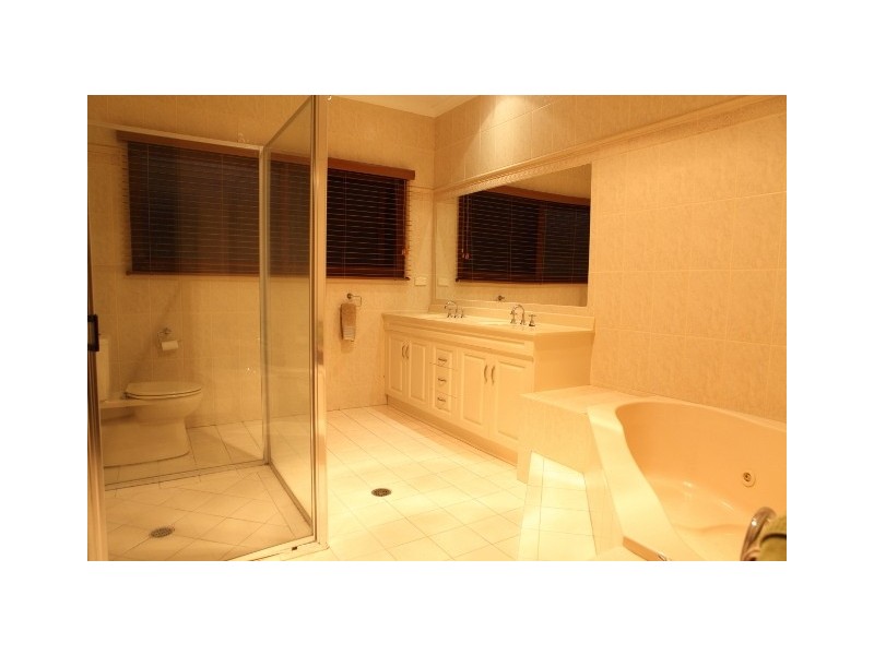 12 Coaker Dr, Emerald QLD 4720