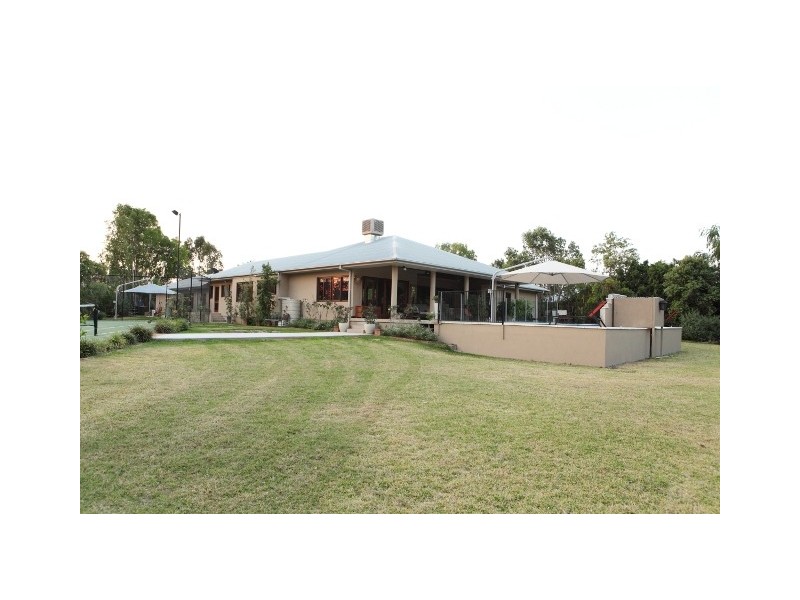 12 Coaker Dr, Emerald QLD 4720