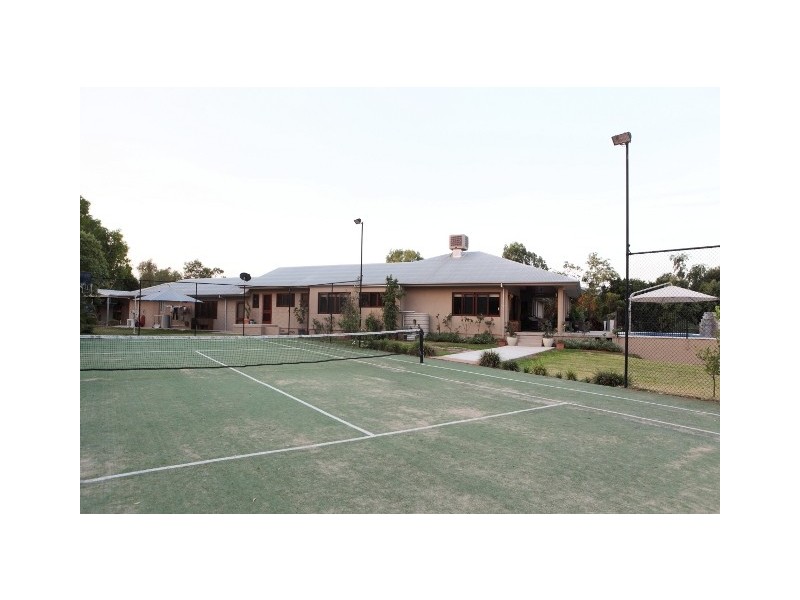 12 Coaker Dr, Emerald QLD 4720