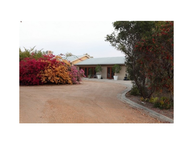 12 Coaker Dr, Emerald QLD 4720