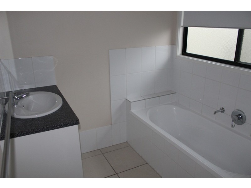 8 Baird Street, Emerald QLD 4720