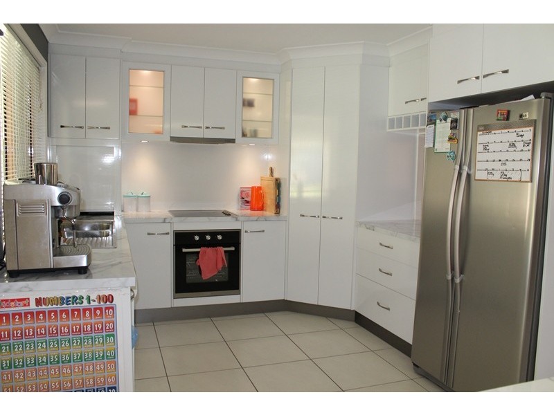 16 Batavia Court, Emerald QLD 4720