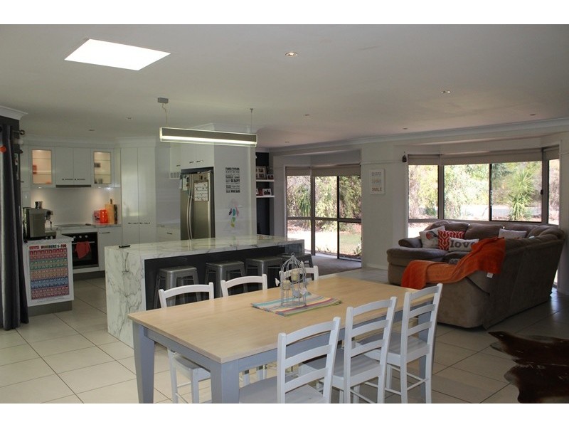 16 Batavia Court, Emerald QLD 4720