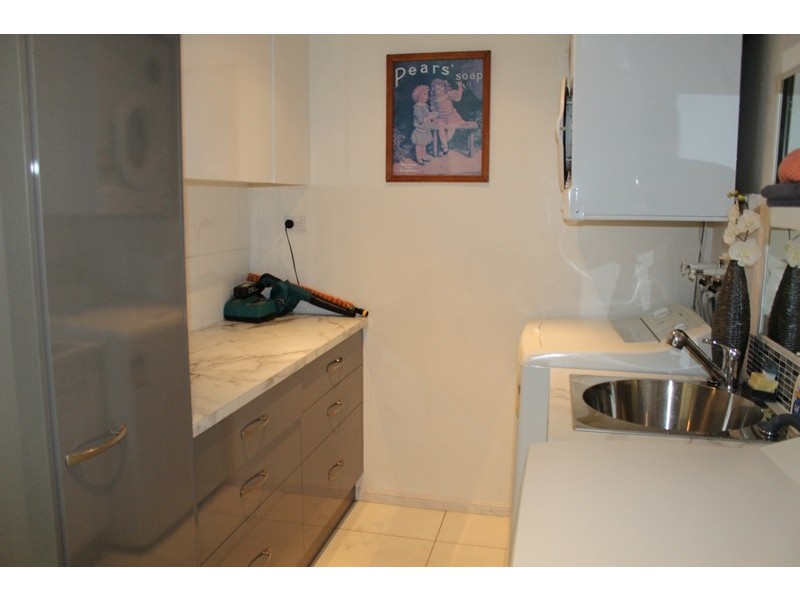 16 Batavia Court, Emerald QLD 4720