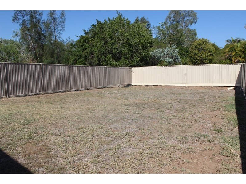 2/27 Blue Gum Dr, Emerald QLD 4720