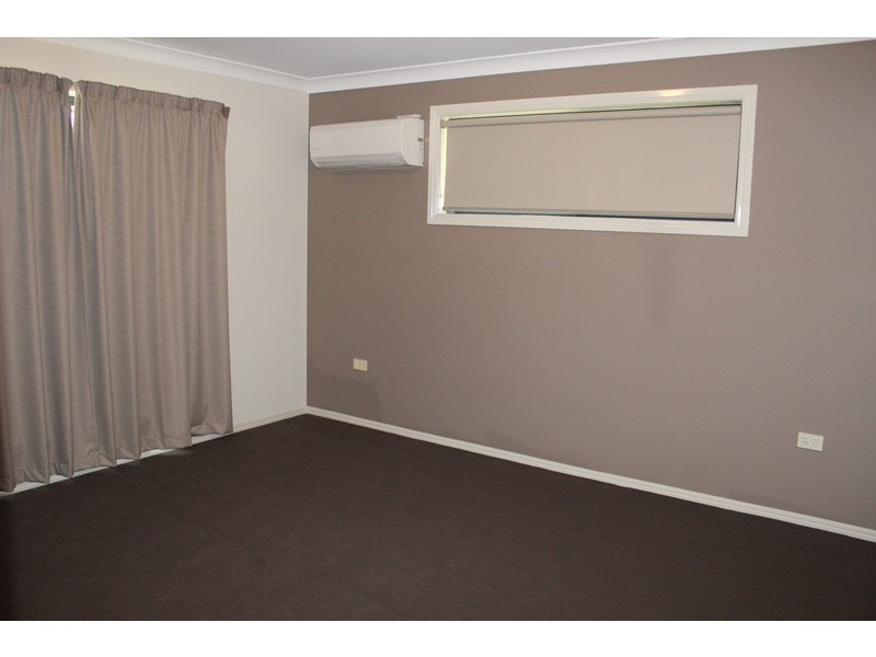 10 Wilby Place, Emerald QLD 4720