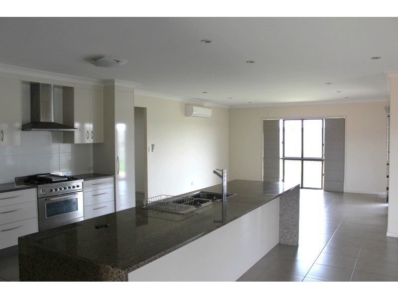 50 Lakeside Drive, Emerald QLD 4720