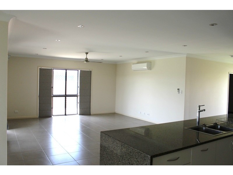 50 Lakeside Drive, Emerald QLD 4720