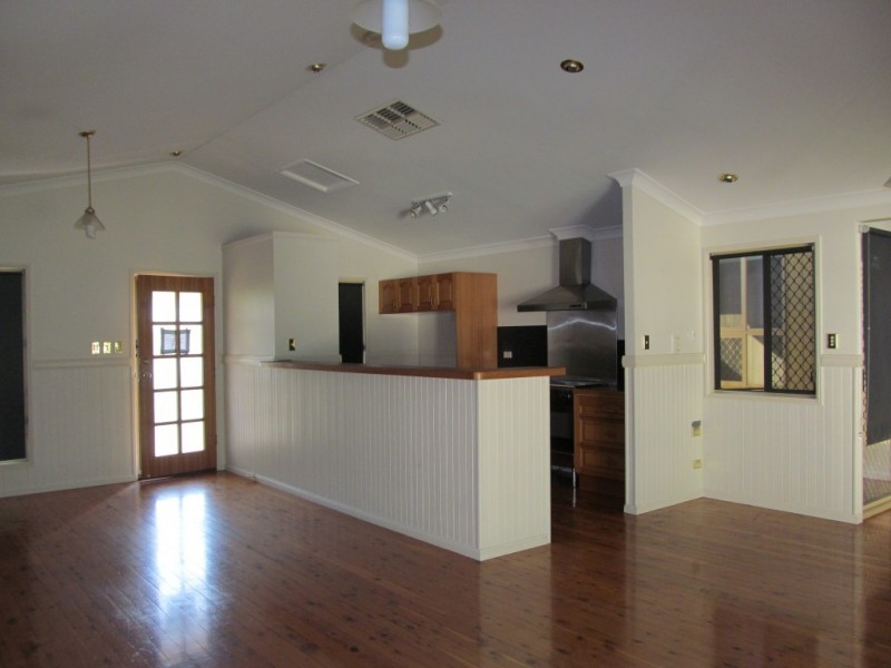 81 Crinum Crescent, Emerald QLD 4720
