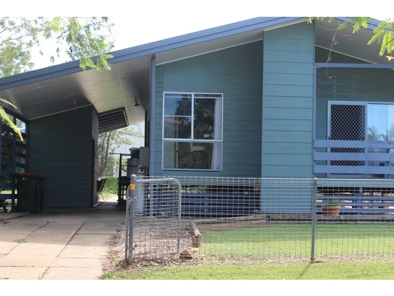 15 Roxburgh Street, Capella QLD 4723