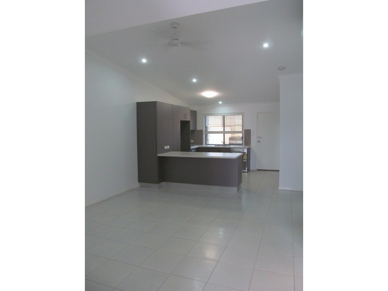 5/8 Hillcrest Street, Emerald QLD 4720