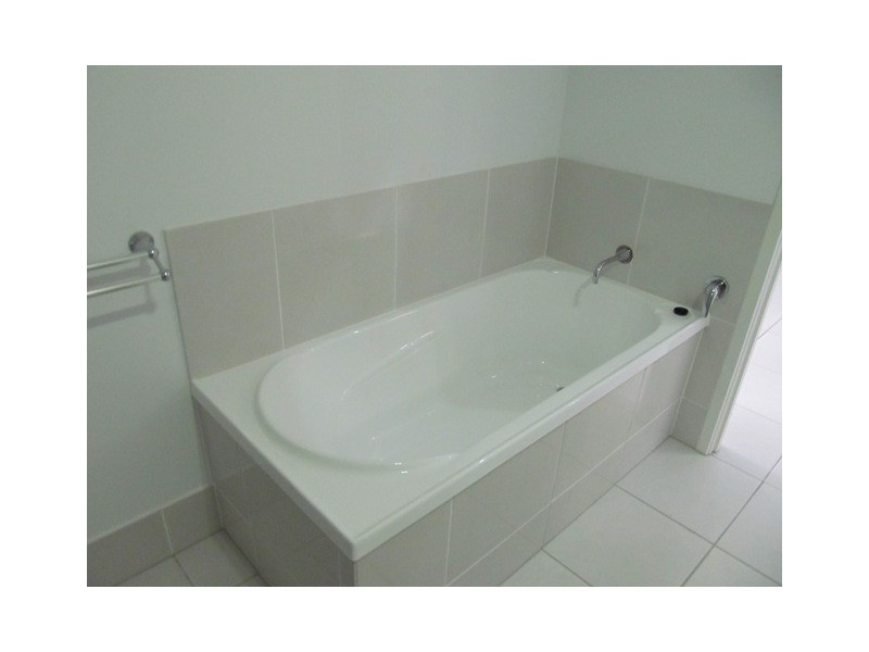 5/8 Hillcrest Street, Emerald QLD 4720