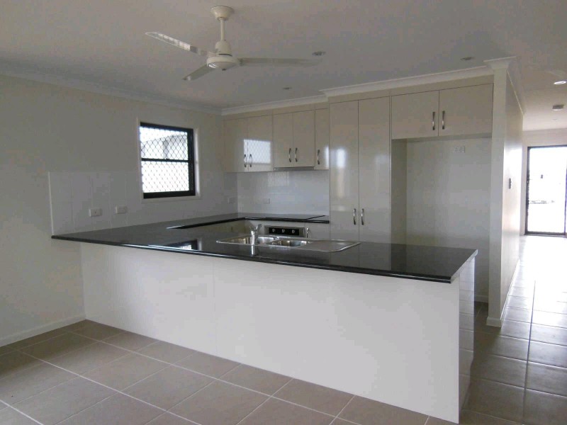 3/15 Singleton, Emerald QLD 4720
