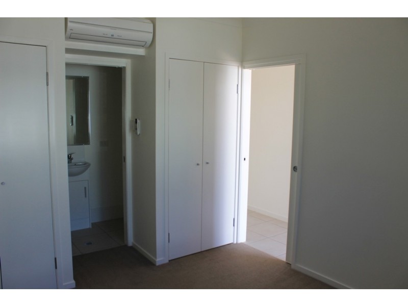 1/55A Gray, Emerald QLD 4720