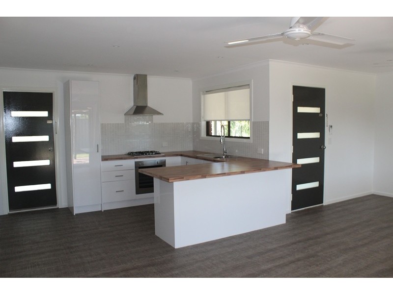 8 Rivoli Place, Emerald QLD 4720