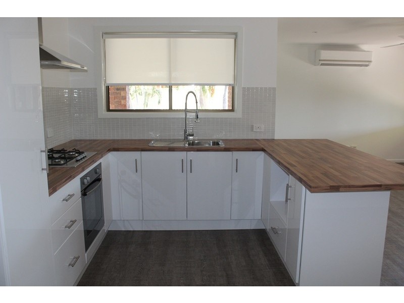 8 Rivoli Place, Emerald QLD 4720